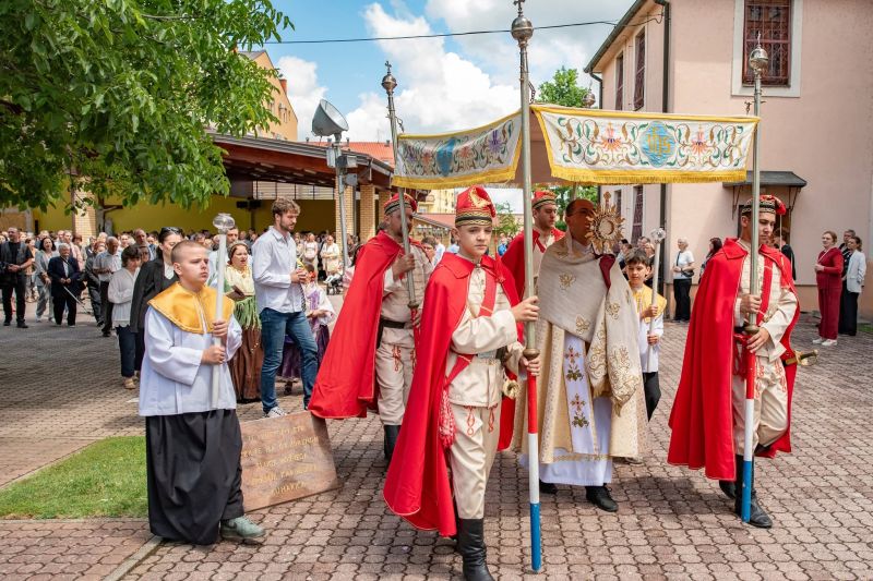 TIJELOVSKA PROCESIJA
